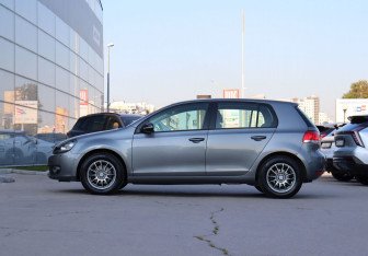 Подержанный автомобиль Volkswagen Golf Hatchback 2012 года (8 фото)