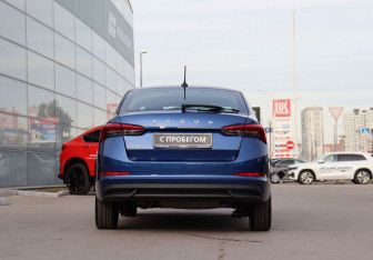 Подержанный автомобиль Skoda Rapid Liftback 2021 года (6 фото)