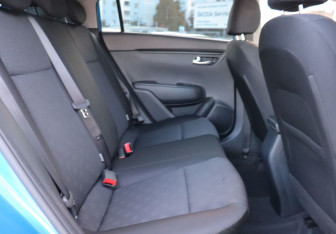 Подержанный автомобиль Kia Rio Hatchback 2019 года (20 фото)