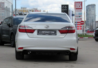 Подержанный автомобиль Toyota Camry Sedan 2017 года (6 фото)