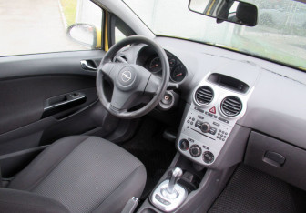 Подержанный автомобиль Opel Corsa 2011 года (11 фото)