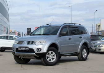 Подержанный автомобиль Mitsubishi Pajero Sport 2011 года (1 фото)