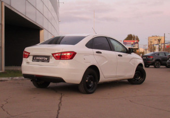 Подержанный автомобиль LADA (ВАЗ) Vesta Sedan 2016 года (4 фото)
