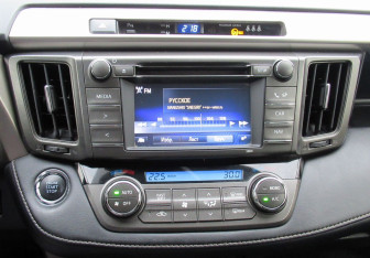 Подержанный автомобиль Toyota RAV4 2014 года (17 фото)