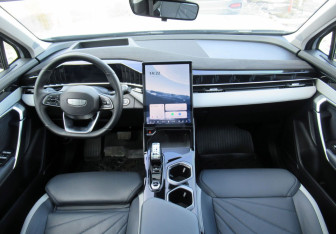 Подержанный автомобиль Geely Atlas 2024 года (13 фото)