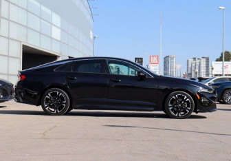 Подержанный автомобиль Kia K5 2021 года (4 фото)
