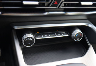 Подержанный автомобиль Geely Coolray 2024 года (18 фото)