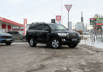 Подержанный автомобиль Toyota Land Cruiser Suv 2020 года (3 фото)