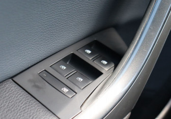 Подержанный автомобиль Opel Astra Sedan 2013 года (14 фото)