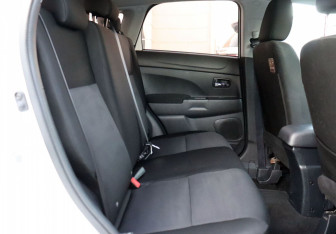 Подержанный автомобиль Mitsubishi ASX 2012 года (11 фото)