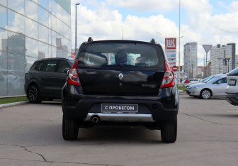 Подержанный автомобиль Renault Sandero 2011 года (6 фото)