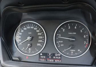 Подержанный автомобиль BMW X1 2016 года (14 фото)