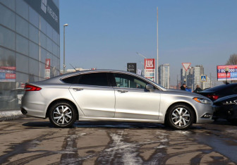 Подержанный автомобиль Ford Fusion (North America) 2016 года (4 фото)