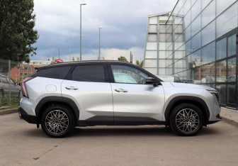 Подержанный автомобиль Geely Atlas 2024 года (4 фото)