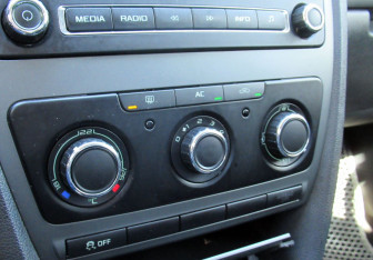 Подержанный автомобиль Skoda Octavia Liftback 2010 года (16 фото)