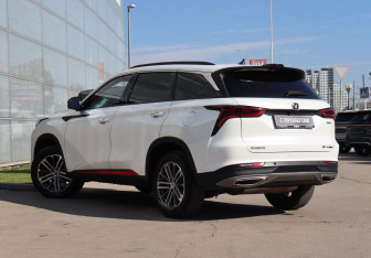 Подержанный автомобиль Changan CS75PLUS 2023 года (7 фото)
