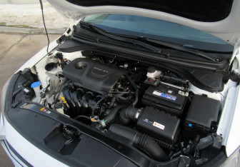 Подержанный автомобиль Hyundai Elantra Sedan 2017 года (19 фото)