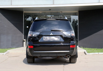Подержанный автомобиль Mitsubishi Outlander 2008 года (6 фото)