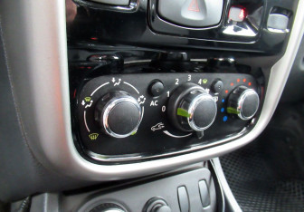 Подержанный автомобиль Renault Duster 2014 года (17 фото)