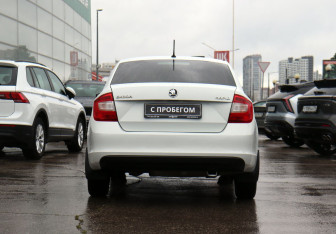 Подержанный автомобиль Skoda Rapid Liftback 2016 года (6 фото)