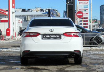 Подержанный автомобиль Toyota Camry Sedan 2018 года (6 фото)