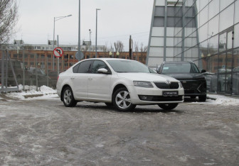 Подержанный автомобиль Skoda Octavia Liftback 2015 года (3 фото)