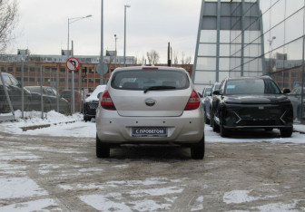 Подержанный автомобиль Hyundai i20 2009 года (6 фото)