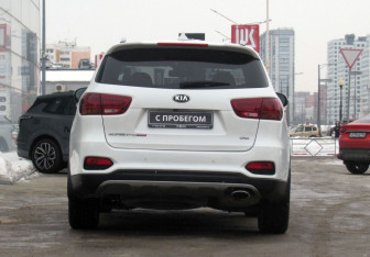 Подержанный автомобиль Kia Sorento 2018 года (6 фото)