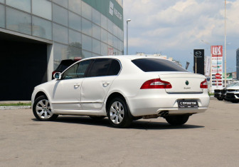 Подержанный автомобиль Skoda Superb Liftback 2012 года (7 фото)