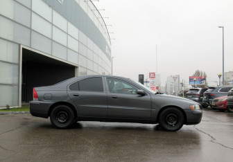Подержанный автомобиль Volvo S60 2004 года (4 фото)