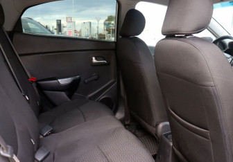 Подержанный автомобиль Kia Rio Sedan 2015 года (12 фото)