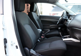 Подержанный автомобиль Mitsubishi ASX 2012 года (10 фото)