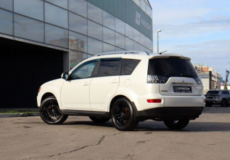 Подержанный автомобиль Mitsubishi Outlander 2010 года (7 фото)
