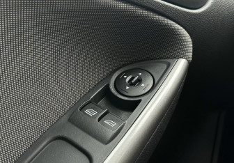 Подержанный автомобиль Ford Focus Hatchback 2014 года (18 фото)