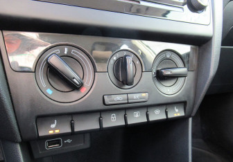 Подержанный автомобиль Skoda Rapid Liftback 2018 года (14 фото)