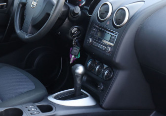 Подержанный автомобиль Nissan Qashqai 2012 года (12 фото)