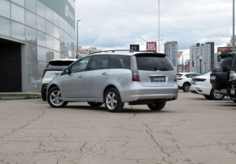 Подержанный автомобиль Mitsubishi Grandis 2007 года (7 фото)