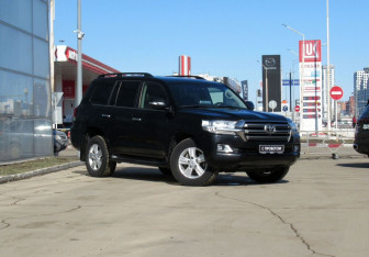 Подержанный автомобиль Toyota Land Cruiser Suv 2020 года (3 фото)