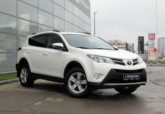 Подержанный автомобиль Toyota RAV4 2014 года (3 фото)