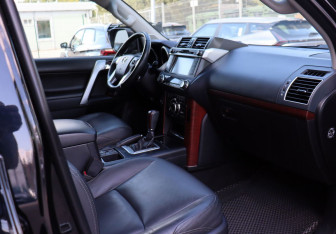 Подержанный автомобиль Toyota Land Cruiser Prado 2017 года (14 фото)