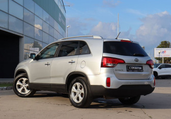 Подержанный автомобиль Kia Sorento 2012 года (7 фото)