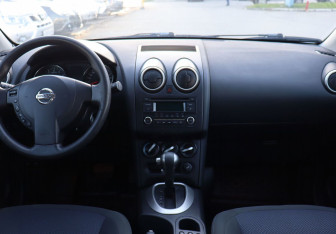 Подержанный автомобиль Nissan Qashqai 2012 года (13 фото)