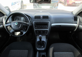 Подержанный автомобиль Skoda Octavia Liftback 2013 года (13 фото)