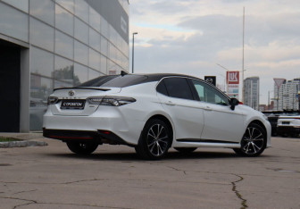 Подержанный автомобиль Toyota Camry Sedan 2020 года (5 фото)