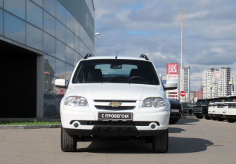 Подержанный автомобиль Chevrolet Niva 2014 года (2 фото)