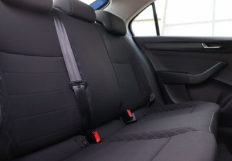 Подержанный автомобиль Skoda Rapid Liftback 2021 года (18 фото)