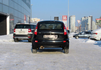 Подержанный автомобиль LADA (ВАЗ) Kalina Hatchback 2012 года (6 фото)