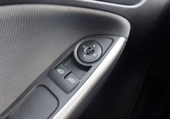 Подержанный автомобиль Ford Focus Hatchback 2012 года (19 фото)