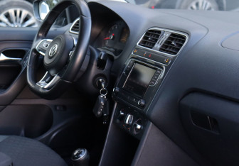 Подержанный автомобиль Volkswagen Polo Sedan 2018 года (14 фото)