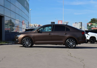 Подержанный автомобиль Skoda Rapid Liftback 2021 года (8 фото)